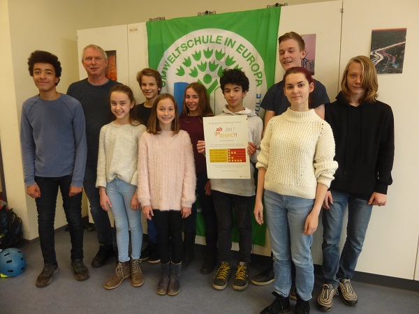 Die Energie-AG mit der abgedreht?!-Urkunde für den Projektzeitraum 2017