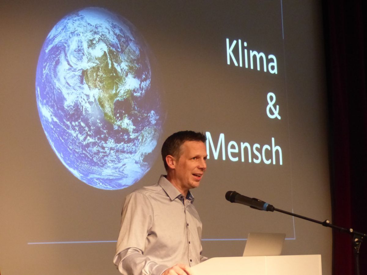 Herr Prof. Dr. Zielinski bei seinem Vortrag